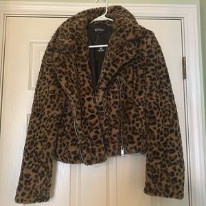 Cute lined faux fur leopard jacket